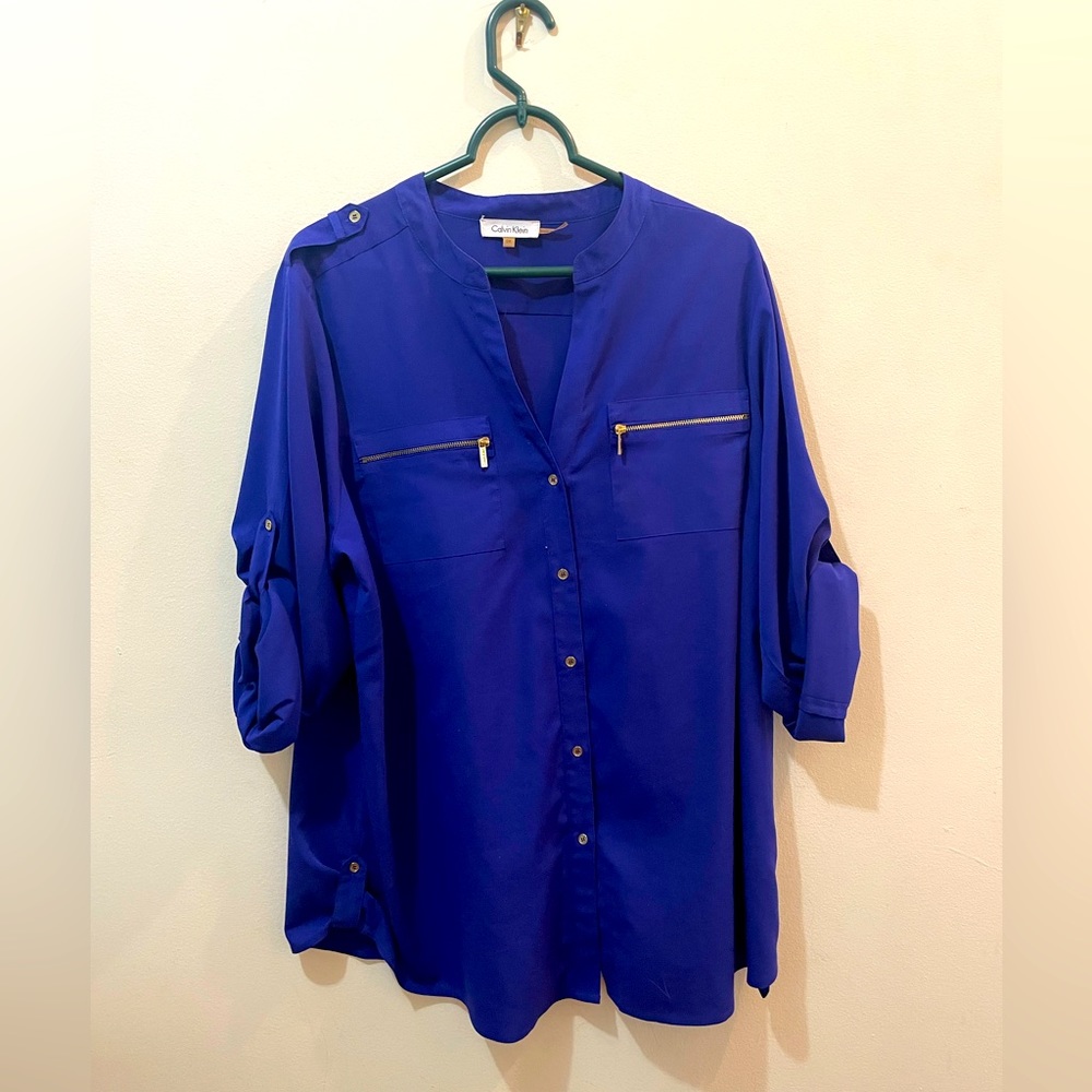 Calvin Klein purple blouse with gold details - size 0x
